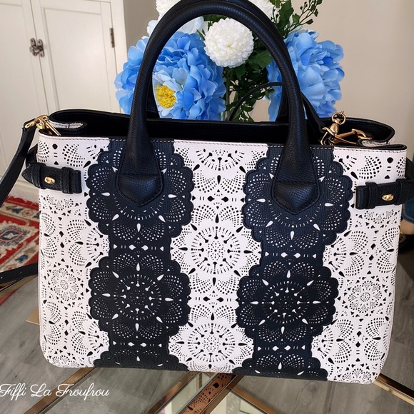 Authentic Burberry limited edition bag and charm - Picture 16 of 17